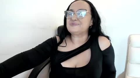 Snapshot of gia_nahomi chatting on January 2025 04:10:02 AM nahomi online show from January 2025 04:10:02 AM