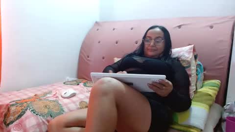 Snapshot of gia_nahomi chatting on January 2025 09:51:01 PM nahomi online show from January 2025 09:51:01 PM