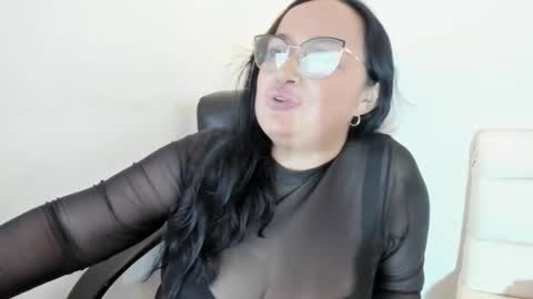Snapshot of gia_nahomi chatting on January 2025 04:44:01 AM nahomi online show from January 2025 04:44:01 AM
