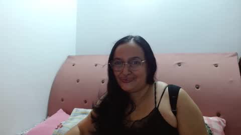 Snapshot of gia_nahomi chatting on February 2025 10:53:01 PM nahomi online show from February 2025 10:53:01 PM