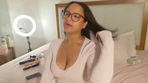 Gianella  online show from May 2026 02:52:01 AM