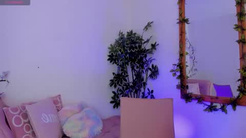 Gia  online show from November 2025 06:19:02 PM