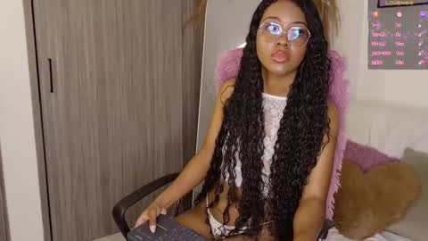 Snapshot of gianellaarittza chatting on September 2025 06:08:02 PM Gia online show from September 2025 06:08:02 PM