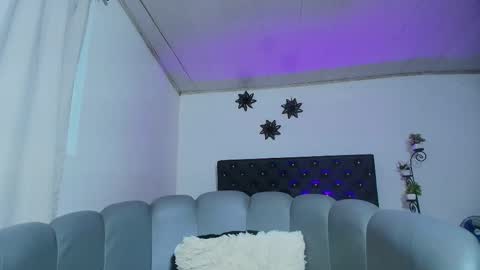 Giana Roberts online show from November 2025 10:51:02 AM