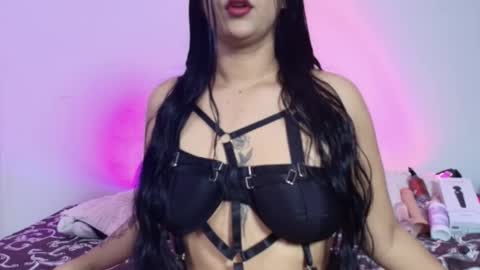 Giana Roberts online show from December 2025 12:01:02 PM