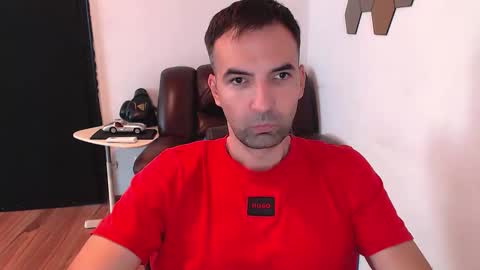 Gianni online show from October 2025 12:26:01 PM