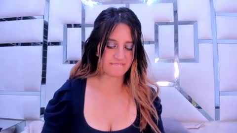 GiaRoussel online show from January 2025 06:39:01 PM