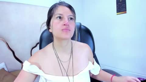 GiaRoussel online show from October 2025 04:13:02 PM