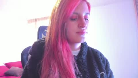 GiaRoussel online show from April 2026 03:38:01 PM