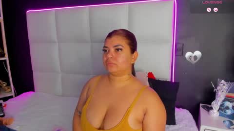Snapshot of gigi_duran chatting on May 2026 12:21:02 PM Gigi online show from May 2026 12:21:02 PM