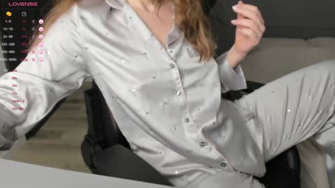 gigihadd online show from January 2025 07:13:01 PM