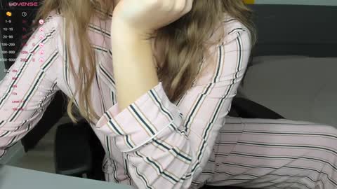 gigihadd online show from January 2025 07:39:01 PM