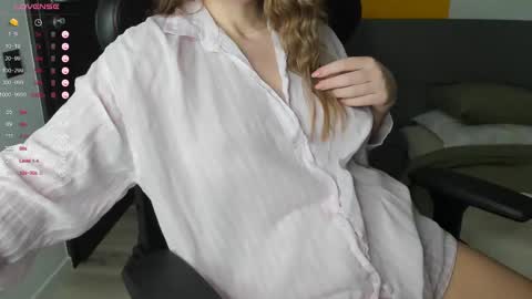 gigihadd online show from March 2025 12:06:02 PM