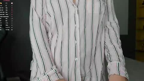 gigihadd online show from September 2025 12:21:02 PM