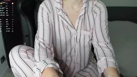 gigihadd online show from October 2025 01:07:02 PM