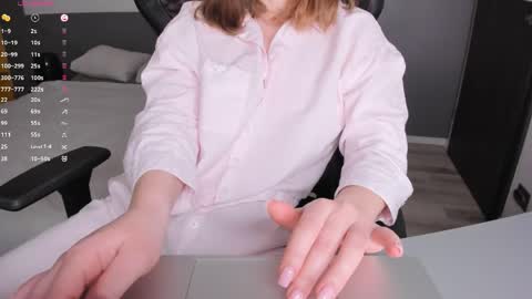 gigihadd online show from April 2026 01:41:02 PM