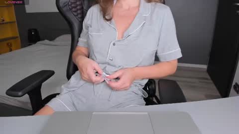 gigihadd online show from July 2026 03:41:02 PM