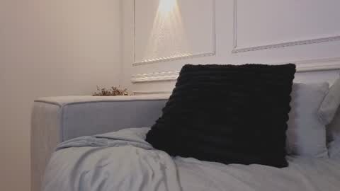 Giigii Hadid  online show from June 2026 07:06:02 PM