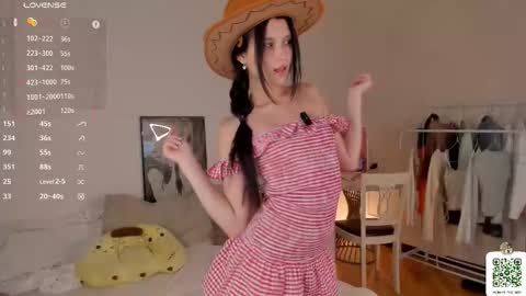 Mia online show from December 2025 08:07:02 AM