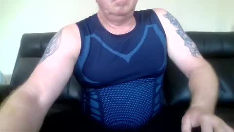 gimmmieoooo online show from April 2026 05:19:02 AM