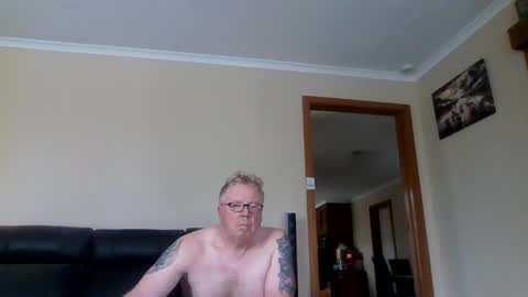 gimmmieoooo online show from April 2026 04:10:02 AM