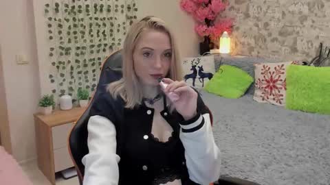 Snapshot of gina_lovelyy chatting on May 2026 01:00:01 AM Gina online show from May 2026 01:00:01 AM