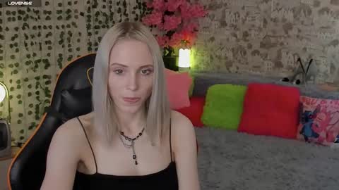 Snapshot of gina_lovelyy chatting on May 2026 01:35:01 AM Gina online show from May 2026 01:35:01 AM
