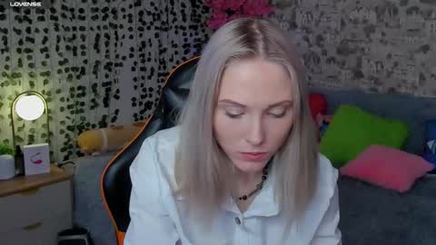 Snapshot of gina_lovelyy chatting on May 2026 01:23:02 AM Gina online show from May 2026 01:23:02 AM