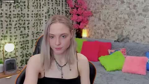 Snapshot of gina_lovelyy chatting on May 2026 01:57:16 AM Gina online show from May 2026 01:57:16 AM