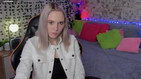 Snapshot of gina_lovelyy chatting on May 2026 12:52:01 AM Gina online show from May 2026 12:52:01 AM