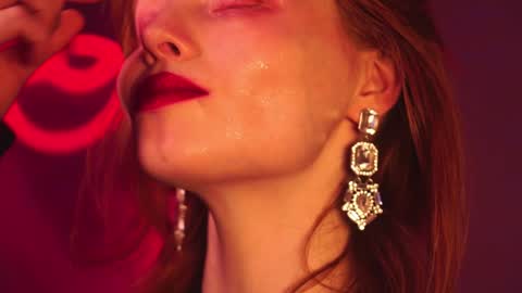        im expecting 350 thumbs up on my altar   online show from December 2024 01:14:01 AM