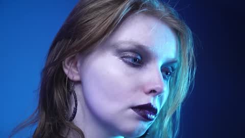        im expecting 350 thumbs up on my altar   online show from January 2025 10:05:01 PM