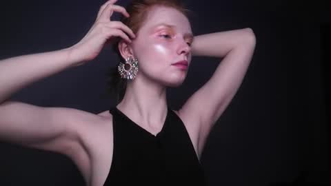        im expecting 350 thumbs up on my altar   online show from February 2025 10:09:01 PM