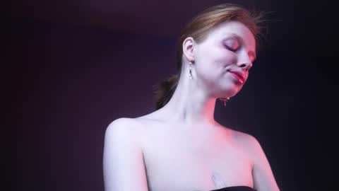        im expecting 350 thumbs up on my altar   online show from February 2025 04:25:01 AM