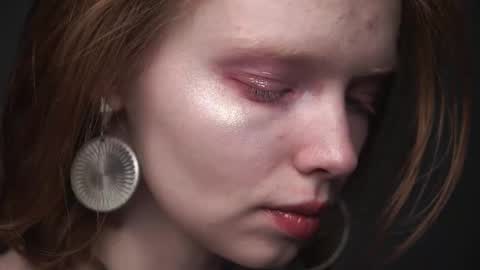        im expecting 350 thumbs up on my altar   online show from February 2025 10:09:02 PM