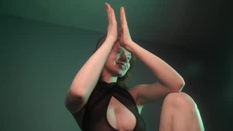        im expecting 350 thumbs up on my altar   online show from March 2025 01:10:02 AM