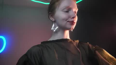        im expecting 350 thumbs up on my altar   online show from October 2025 10:21:01 PM