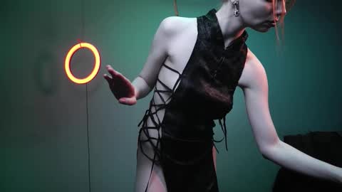        im expecting 350 thumbs up on my altar   online show from November 2025 10:20:02 PM