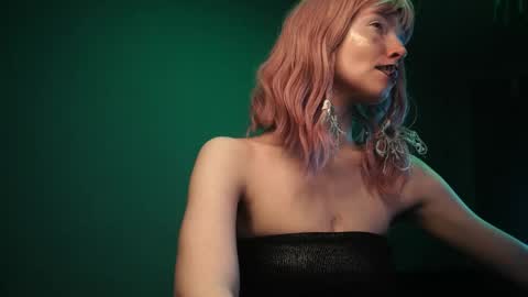        im expecting 350 thumbs up on my altar   online show from March 2026 10:02:02 PM