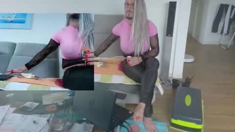 GingerPink online show from November 2025 10:15:02 AM