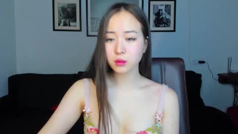 Snapshot of ginnycherry chatting on February 2025 01:54:02 PM Ginny online show from February 2025 01:54:02 PM
