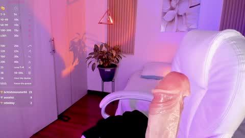 Kendall online show from December 2024 04:38:02 PM