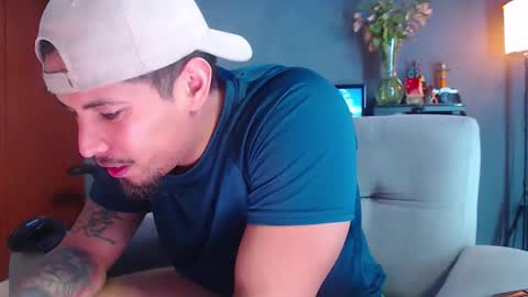 Snapshot of girge23 chatting on November 2025 10:09:02 PM piggy boy online show from November 2025 10:09:02 PM