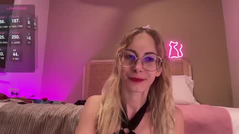 Snapshot of girl_i_am chatting on December 2024 04:32:02 PM Nikki online show from December 2024 04:32:02 PM