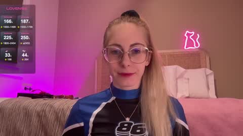 Snapshot of girl_i_am chatting on December 2024 05:00:01 PM Nikki online show from December 2024 05:00:01 PM