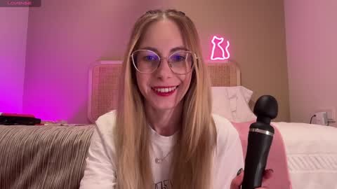 Snapshot of girl_i_am chatting on December 2024 05:01:02 PM Nikki online show from December 2024 05:01:02 PM
