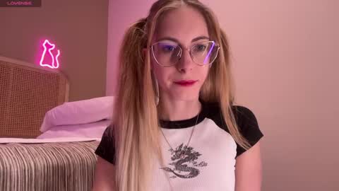 Snapshot of girl_i_am chatting on January 2025 04:48:01 PM Nikki online show from January 2025 04:48:01 PM