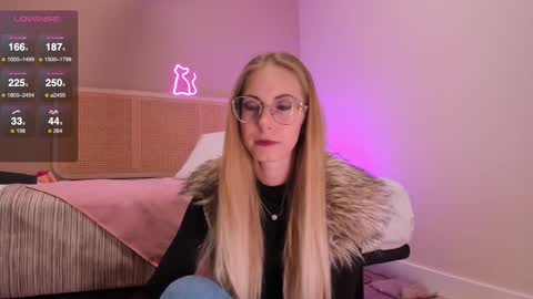 Snapshot of girl_i_am chatting on February 2025 04:10:01 PM Nikki online show from February 2025 04:10:01 PM