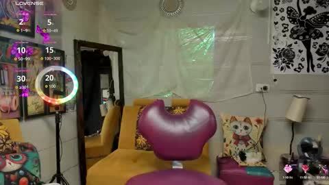 girl_luna_ online show from September 2025 11:29:02 PM