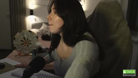 Snapshot of girl_u_never_met chatting on February 2025 06:45:01 PM Kristin  online show from February 2025 06:45:01 PM